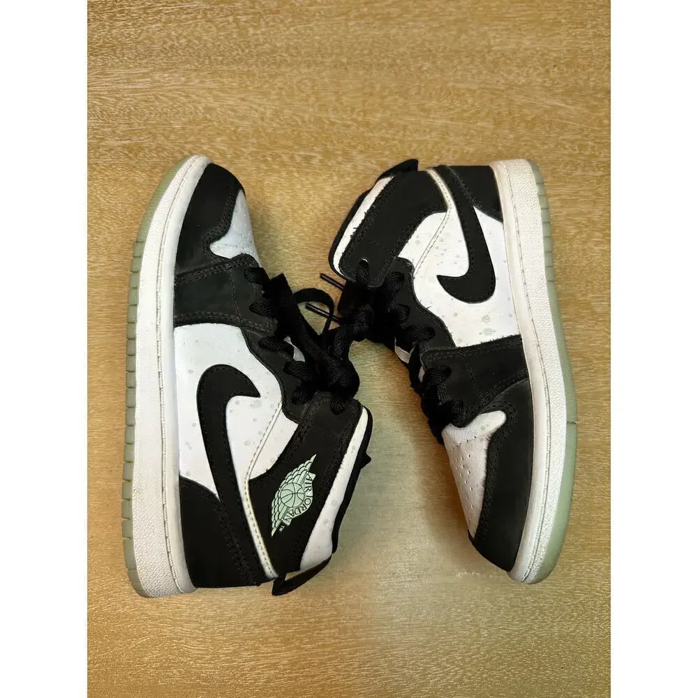 Nike jordan mid